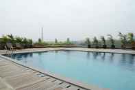 Kolam Renang Comfort 2BR Apartment Tree Park City BSD By Travelio