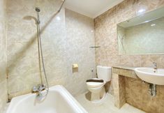 In-room Bathroom 6 Homey 1BR Apartment Galeri Ciumbuleuit 1 By Travelio