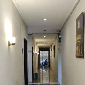 Lobby 1 Double Three Homestay, Embassy of the Netherlands Hotels