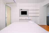 ห้องนอน Comfort and Cozy Stay Studio Room at Gunung Putri Square Apartment By Travelio