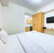 Bedroom 2 Comfy and Homey Studio Apartment at Parahyangan Residence By Travelio