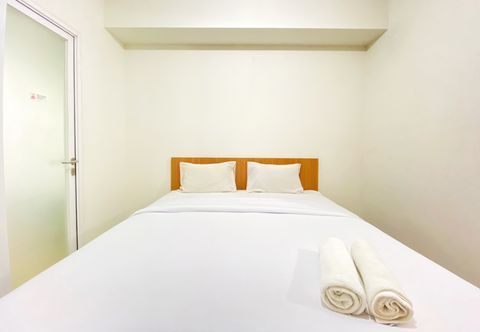 Bedroom Comfy and Homey Studio Apartment at Parahyangan Residence By Travelio
