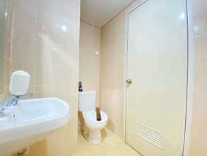 In-room Bathroom 4 Comfy and Homey Studio Apartment at Parahyangan Residence By Travelio