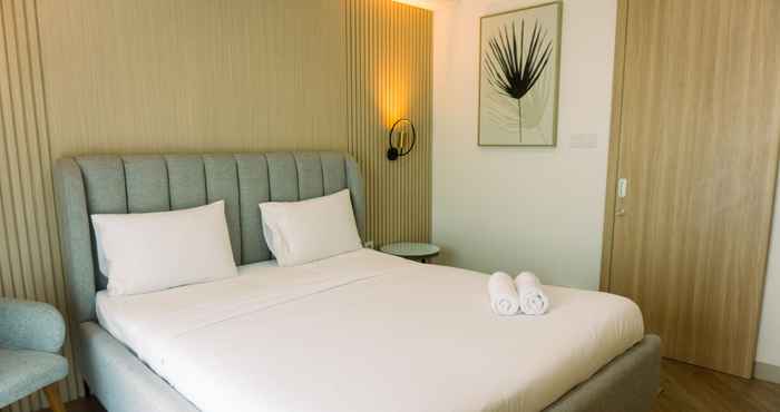 Kamar Tidur Elegant and Well Furnished 1BR at Bintaro Embarcadero Apartment By Travelio