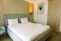 Kamar Tidur Elegant and Well Furnished 1BR at Bintaro Embarcadero Apartment By Travelio