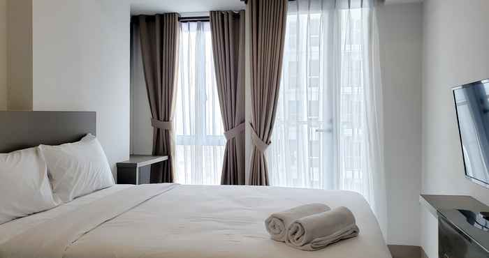 Bilik Tidur Nice and Fancy Studio at Tokyo Riverside PIK 2 Apartment By Travelio