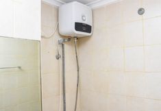 In-room Bathroom 4 Homey and Nice 1BR at Maple Park Sunter Apartment By Travelio