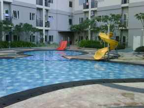 Kolam Renang 4 Homey and Nice 1BR at Maple Park Sunter Apartment By Travelio