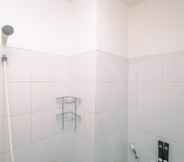 In-room Bathroom 2 Warm and Minimalist Studio at Gunung Putri Square Apartment By Travelio