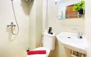 In-room Bathroom 6 Homey 1BR at Apartment Gateway Pasteur By Travelio