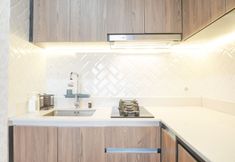 Common Space 4 Comfort and Elegant Stay 1BR at Gold Coast Apartment By Travelio