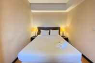 Kamar Tidur Homey and Simply 2BR at Braga City Walk Apartment By Travelio