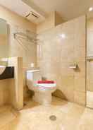 BATHROOM Nice and Fancy 2BR at Braga City Walk Apartment By Travelio