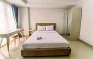 Kamar Tidur 3 Cozy Studio Room at Apartment Barsa City By Travelio