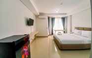 Phòng ngủ 4 Cozy Studio Room at Apartment Barsa City By Travelio