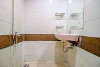 In-room Bathroom Tidy and Comfortable Studio at Margonda Residence 3 Apartment By Travelio