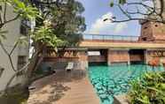 Kolam Renang 7 Cozy and Simply Stay Studio (No Kitchen) at Great Western Apartment By Travelio