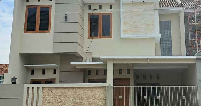 Exterior Haneefa Homestay Syariah Jogja