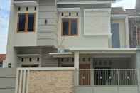 Exterior Haneefa Homestay Syariah Jogja