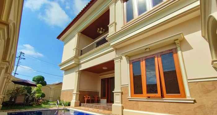 Swimming Pool Villa Syariah Muvida