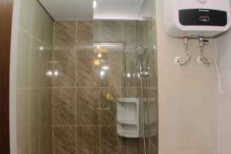 In-room Bathroom 4 Pleasurable 2BR at Apartment Transpark Juanda By Travelio