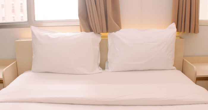 Bilik Tidur Pleasurable 2BR at Apartment Transpark Juanda By Travelio
