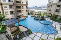 Swimming Pool 2BR Apartment at Mediterania Marina Residences with City View By Travelio