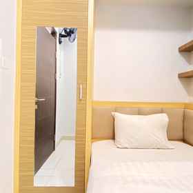 Bedroom 1 Căn hộ 2BR được thiết kế ấm cúng và ấm cúng tại Mekarwangi Square Cibaduyut By Travelio, Khách sạn Gedung Serba Guna (GSG)