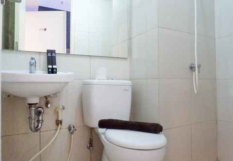 In-room Bathroom Exclusive and Comfy 2BR Apartment at Tanglin Supermall Mansion By Travelio