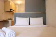 Kamar Tidur Nice Studio Apartment at Tokyo Riverside PIK 2 By Travelio