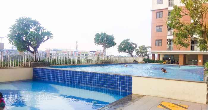 Swimming Pool Cozy Studio Apartment at Lagoon Bekasi Town Square By Travelio