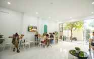 บาร์ คาเฟ่ และเลานจ์ 4 Pao Hotel Hue