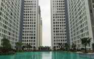 Kolam Renang 7 Nice and Elegant 2BR Apartment at M-Town Residence near Mall By Travelio
