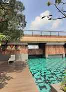 SWIMMING_POOL Serene and Homey 2BR at Great Western Resort Apartment By Travelio