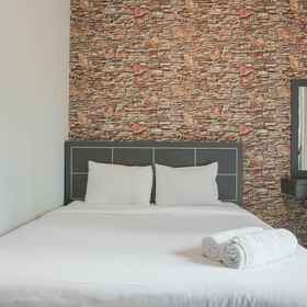 Bedroom 1 Truy cập hồ bơi trực tiếp 1BR đặc biệt tại Căn hộ Thamrin Residence By Travelio, Khách sạn kost exclusive slipi tomang tanah abang--belakang RS harapan kita- Dharmais