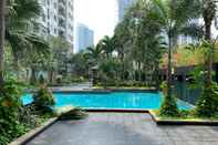 Hồ bơi Special 1BR Direct Pool Access at Thamrin Residence Apartment By Travelio