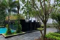 Bangunan Special 1BR Direct Pool Access at Thamrin Residence Apartment By Travelio