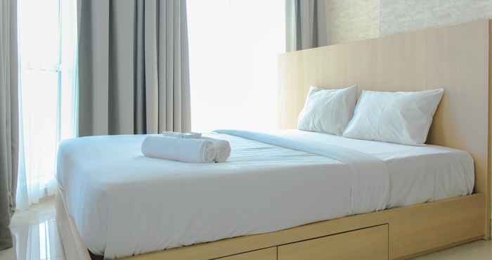 Kamar Tidur Well Appointed 2BR Apartment at Brooklyn Alam Sutera By Travelio