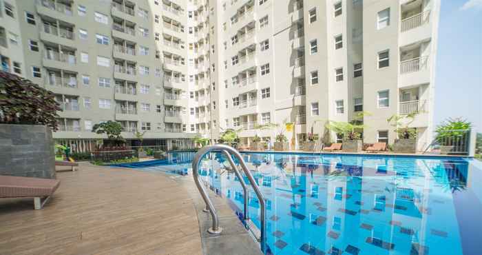 Kolam Renang Cozy Living 1BR at Parahyangan Residence Apartment By Travelio