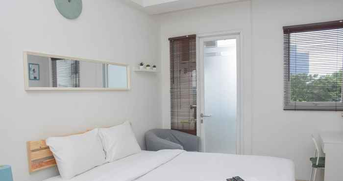 Kamar Tidur Comfy and Stunning Studio at Signature Park Grande Apartment By Travelio