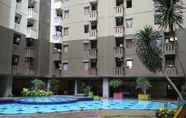 Kolam Renang 4 Cozy Stay and Modern 2BR Apartment at Gateway Ahmad Yani Cicadas By Travelio