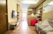 Ruang Umum 7 Cozy Stay and Modern 2BR Apartment at Gateway Ahmad Yani Cicadas By Travelio