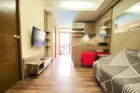 Ruang Umum Cozy Stay and Modern 2BR Apartment at Gateway Ahmad Yani Cicadas By Travelio