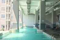 Swimming Pool Homey Studio Room at Harvard Jatinangor Apartment By Travelio