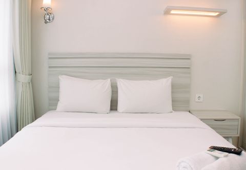 Bedroom Modern and Cozy Studio at Springlake Summarecon Bekasi Apartment By Travelio