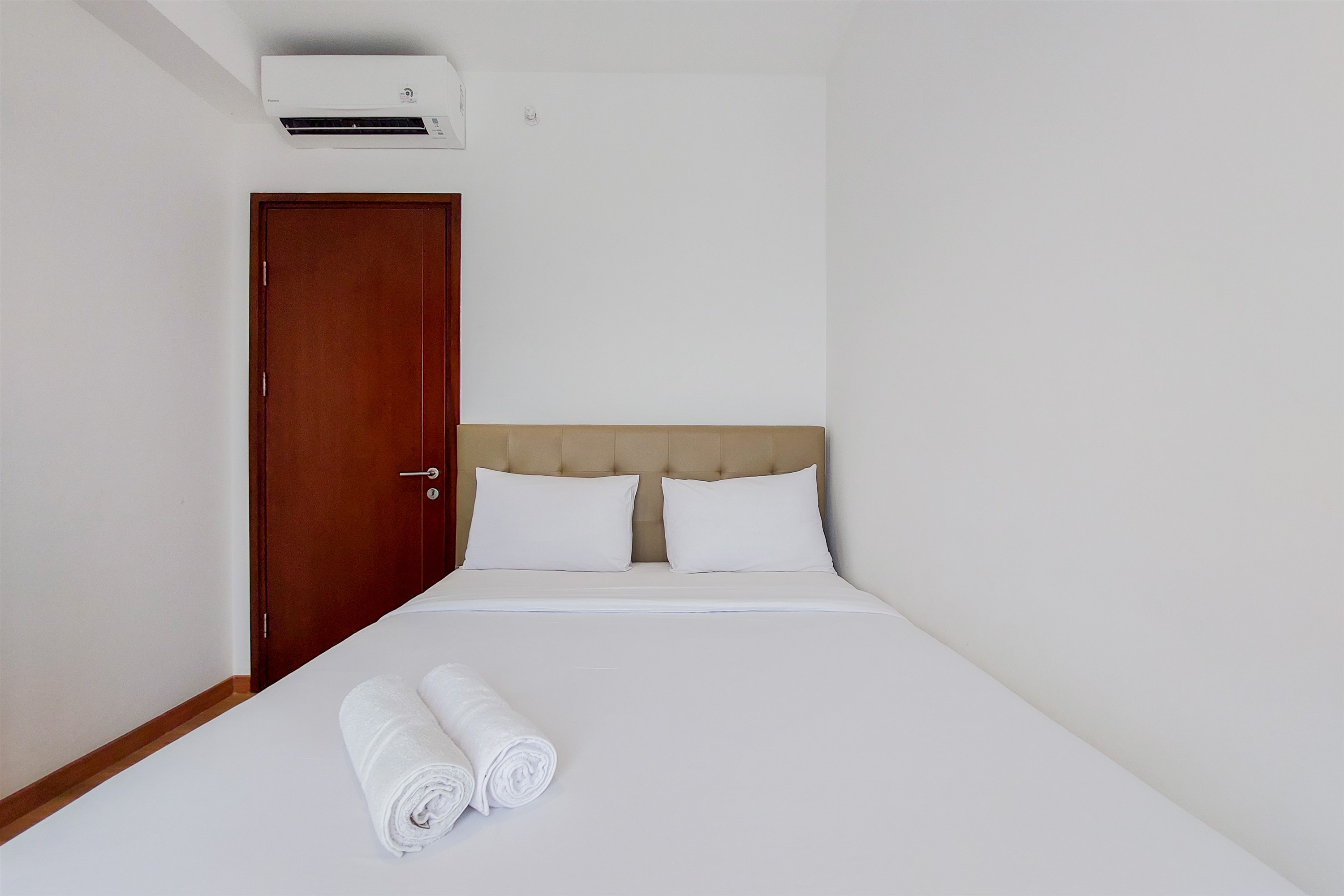 Kamar Tidur 2 Cozy and Great Deal 2BR at M-Town Signature Apartment By Travelio