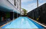 Kolam Renang 6 Relaxing Studio at Puri Mas Apartment By Travelio