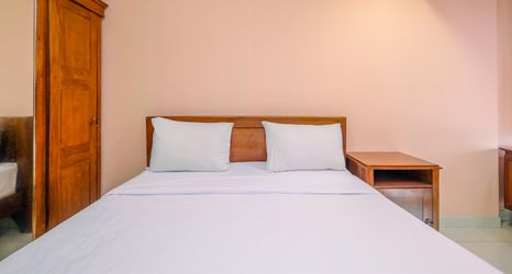 卧室 2 Cozy and Classic Studio at Cinere Bellevue Suites Apartment By Travelio