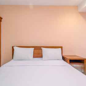 Bedroom 1 Cozy and Classic Studio at Cinere Bellevue Suites Apartment By Travelio, Bonavista Residence B3/38 Hotels