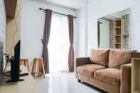 Ruang Umum Cozy and Graceful 2BR at Signature Park Grande Apartment By Travelio